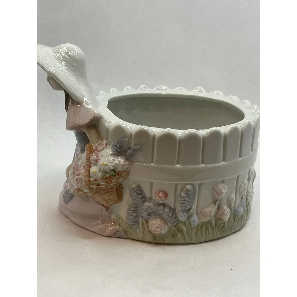 Teleflora Girl Planter Girl With Hat By Fence‎ 1982 Tiawan